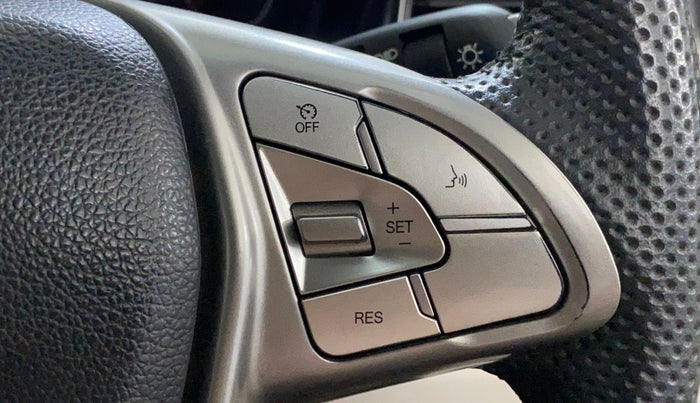 2023 Mahindra XUV300 W8 1.2 PETROL, Petrol, Manual, 9,432 km, Adaptive Cruise Control