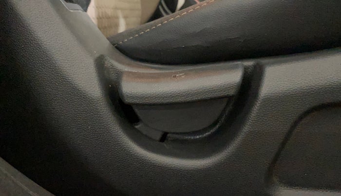 2017 Hyundai Elite i20 MAGNA EXECUTIVE 1.2, Petrol, Manual, 41,091 km, Driver Side Adjustment Panel