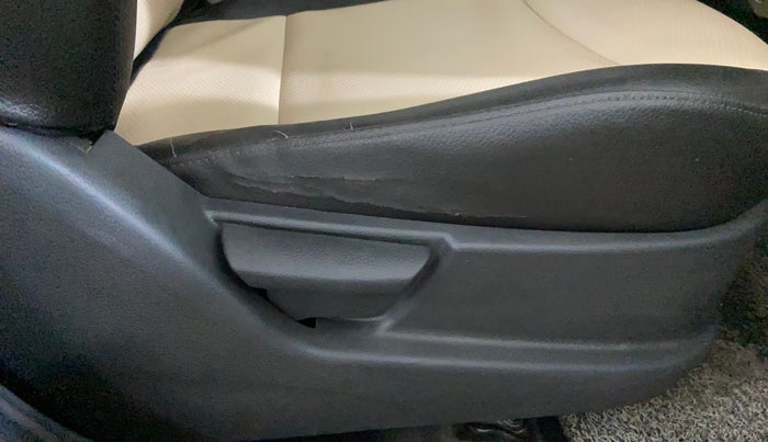 2016 Hyundai Eon ERA +, Petrol, Manual, 57,910 km, Driver Side Adjustment Panel