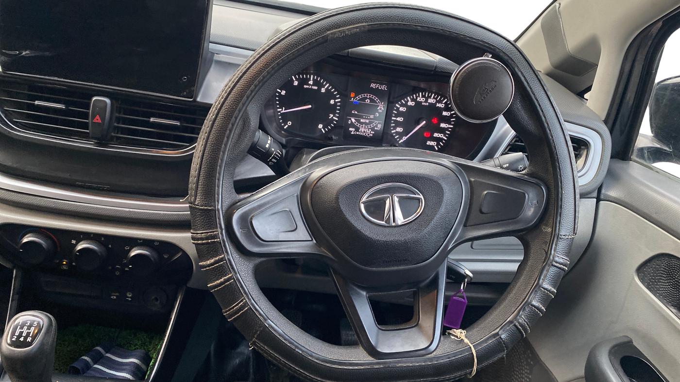 2020 Tata ALTROZ XE PETROL, Petrol, Manual, 28,442 km, Steering Wheel Close Up
