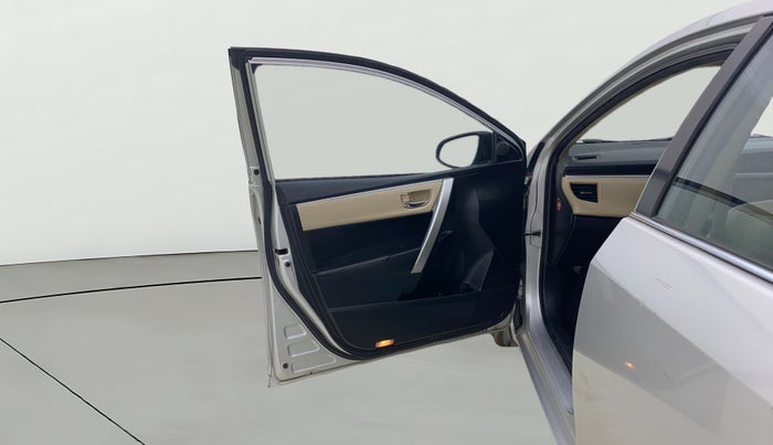 2014 Toyota Corolla Altis GL PETROL, Petrol, Manual, 1,32,247 km, LHS Front Door