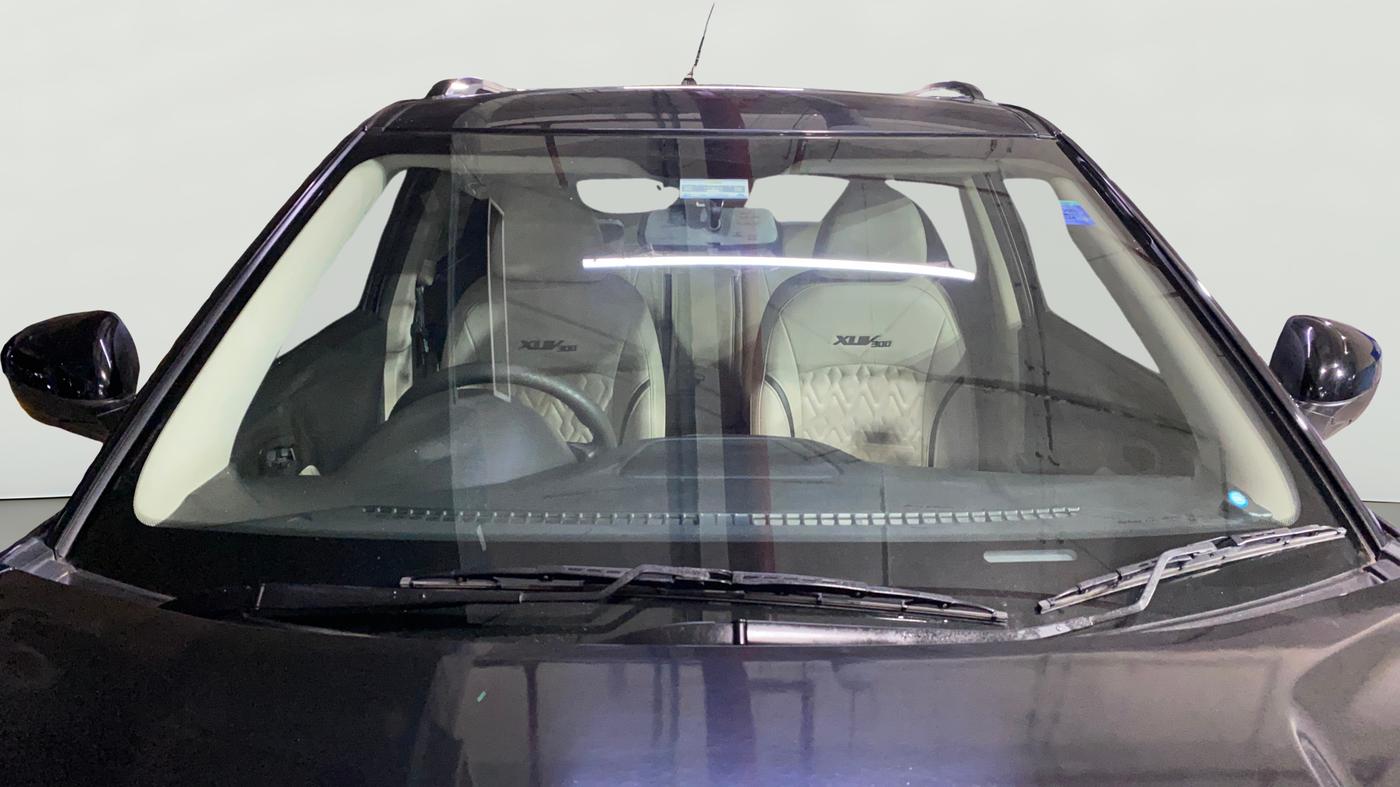 2023 Mahindra XUV300 W6 1.2 PETROL, Petrol, Manual, 8,518 km, Front Windshield