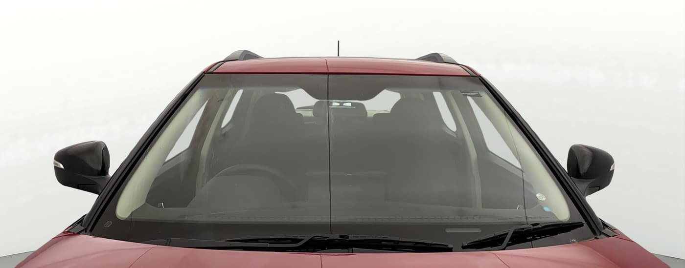 2024 Mahindra XUV 3XO AX5 1.2 L TCMPFi, Petrol, Manual, 28,471 km, Front Windshield