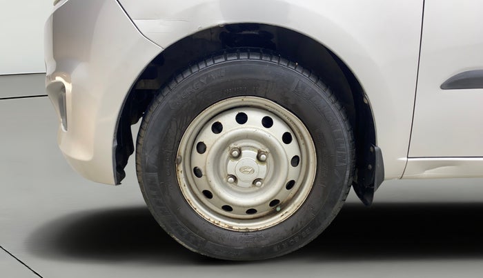 2014 Hyundai i10 MAGNA 1.2, Petrol, Manual, 1,17,384 km, Left Front Wheel