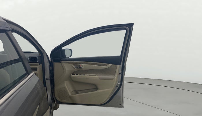 2018 Maruti Ciaz DELTA 1.5 SHVS MT PETROL, Petrol, Manual, 29,750 km, RHS Front Door