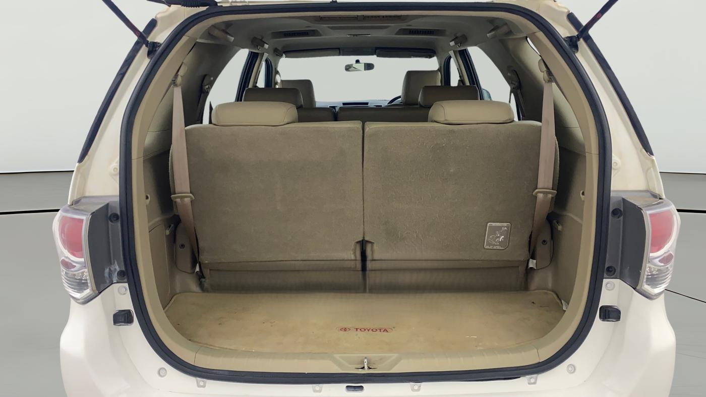 2014 Toyota Fortuner 3.0 4X2 AT, Diesel, Automatic, 89,942 km, Boot Open Zoomed View