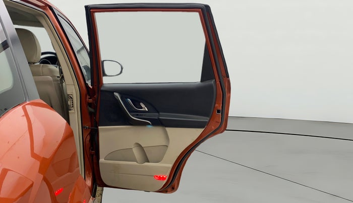 2016 Mahindra XUV500 W10 AWD AT, Diesel, Automatic, 73,395 km, RHS Rear Door