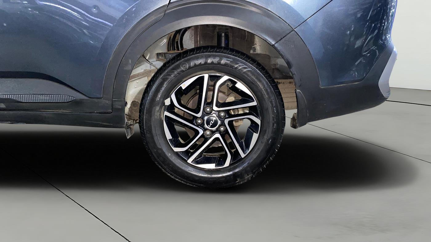 2022 KIA CARENS PRESTIGE 1.5 PETROL 7 STR, Petrol, Manual, 50,387 km, Left Rear Wheel