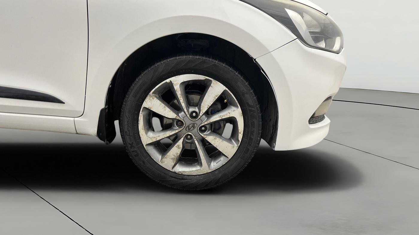 2015 Hyundai Elite i20 ASTA 1.2, Petrol, Manual, 1,08,297 km, Right Front Wheel