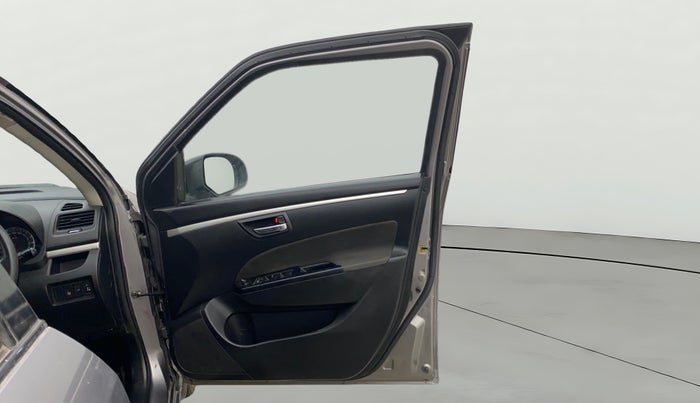 2013 Maruti Swift VXI, Petrol, Manual, 60,807 km, RHS Front Door