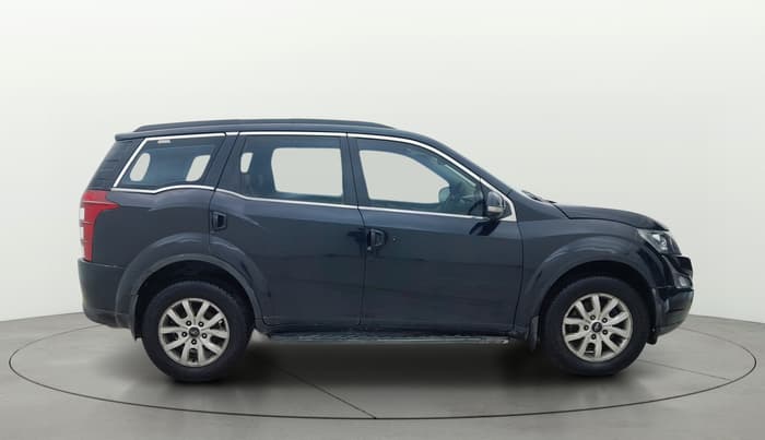 2015 Mahindra XUV500 W10, Diesel, Manual, 1,13,300 km, Right Side View
