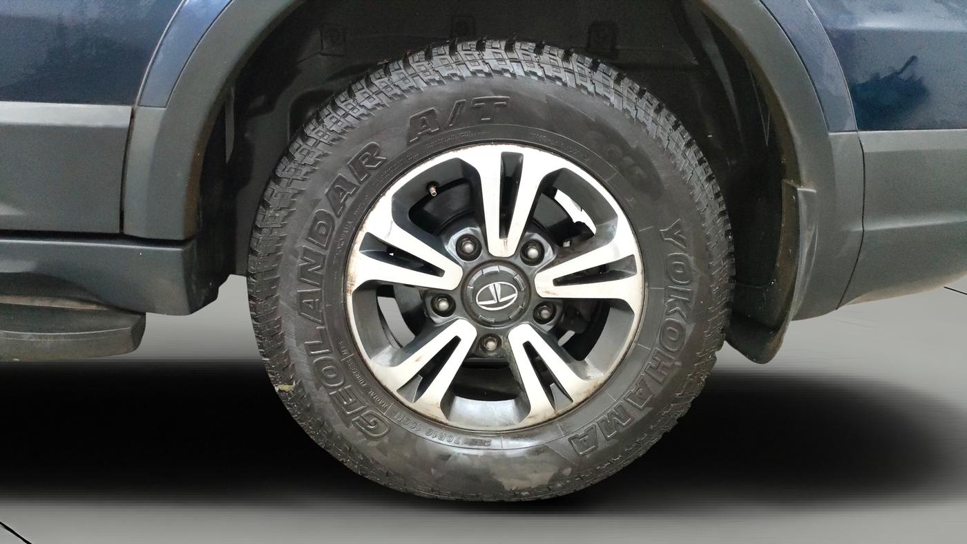 2017 Tata Hexa XTA 4X2 7 STR, Diesel, Automatic, 83,829 km, Left Rear Wheel