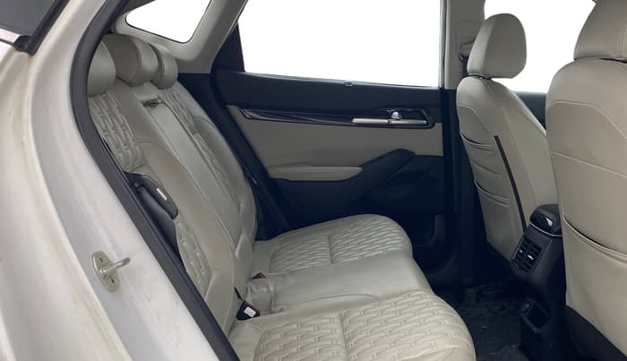 2020 KIA SELTOS HTX 1.5 PETROL, Petrol, Manual, 1,03,939 km, Right Side Rear Door Cabin
