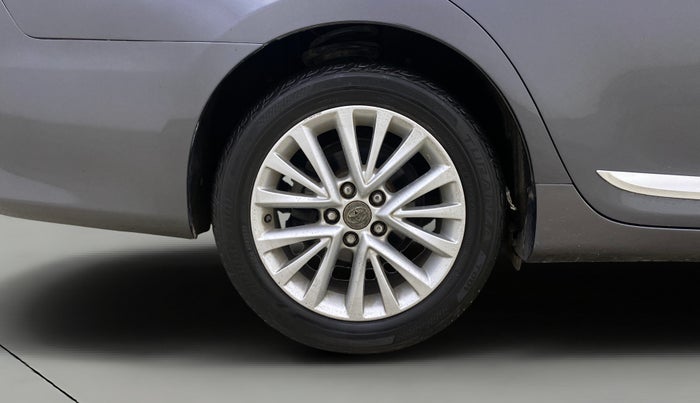 2016 Toyota Camry HYBRID, Hybrid, Automatic, 96,872 km, Right Rear Wheel