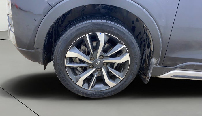 2019 Mahindra XUV300 W8 (O) 1.5 DIESEL, Diesel, Manual, 42,533 km, Left Front Wheel