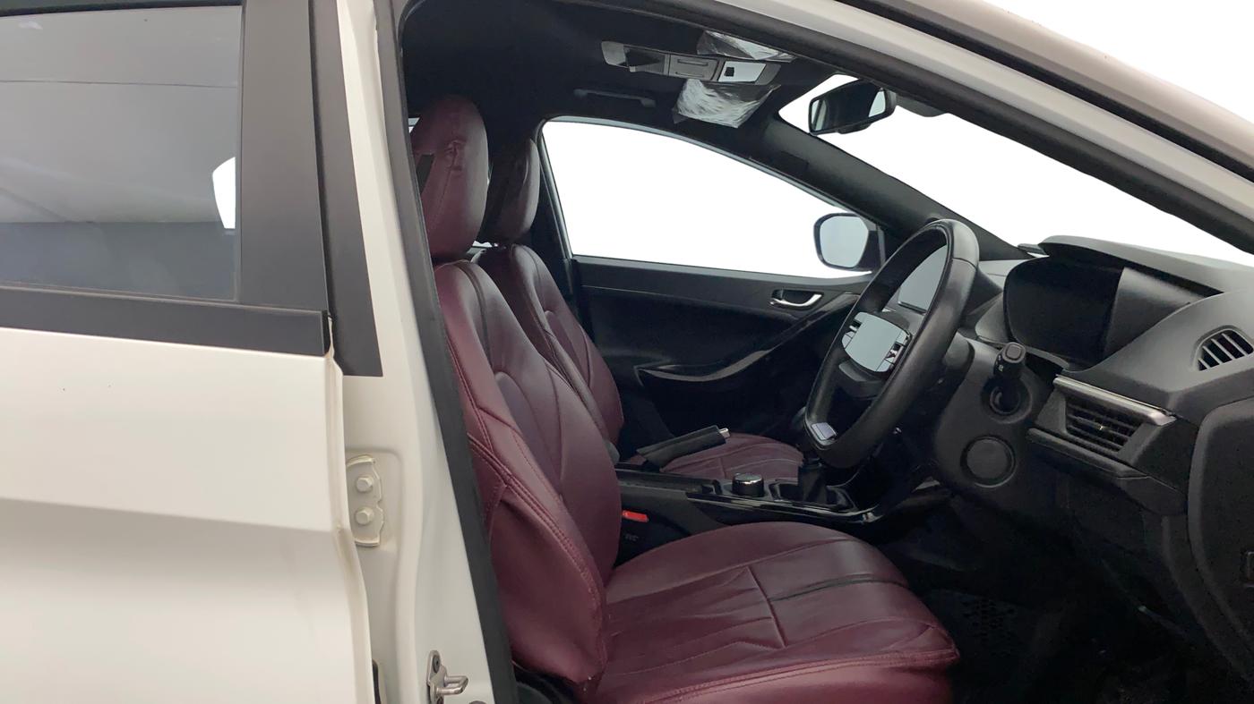 2024 Tata NEXON FEARLESS DUAL TONE 1.2 PETROL, Petrol, Manual, 28,661 km, Right Side Front Door Cabin