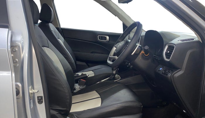 2022 Hyundai VENUE SX PLUS 1.0 TURBO DCT, Petrol, Automatic, 11,386 km, Right Side Front Door Cabin