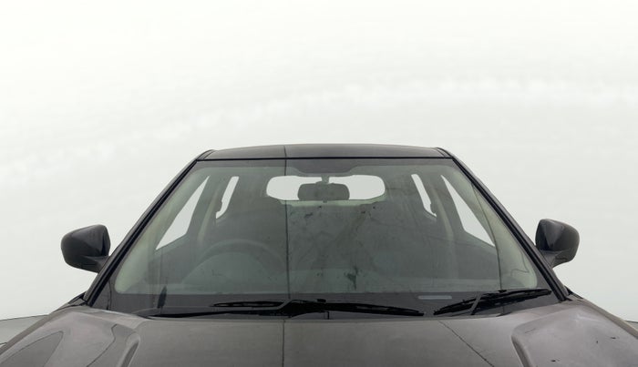 2022 Mahindra XUV300 W4 1.2 PETROL, Petrol, Manual, 38,721 km, Front Windshield