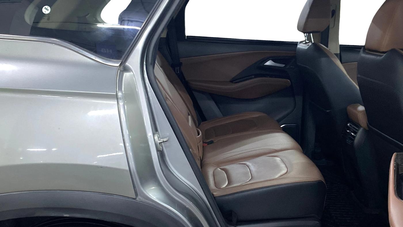 2023 MG HECTOR PLUS SAVVY PRO 1.5 TURBO CVT 7 STR, Petrol, Automatic, 27,208 km, Right Side Rear Door Cabin