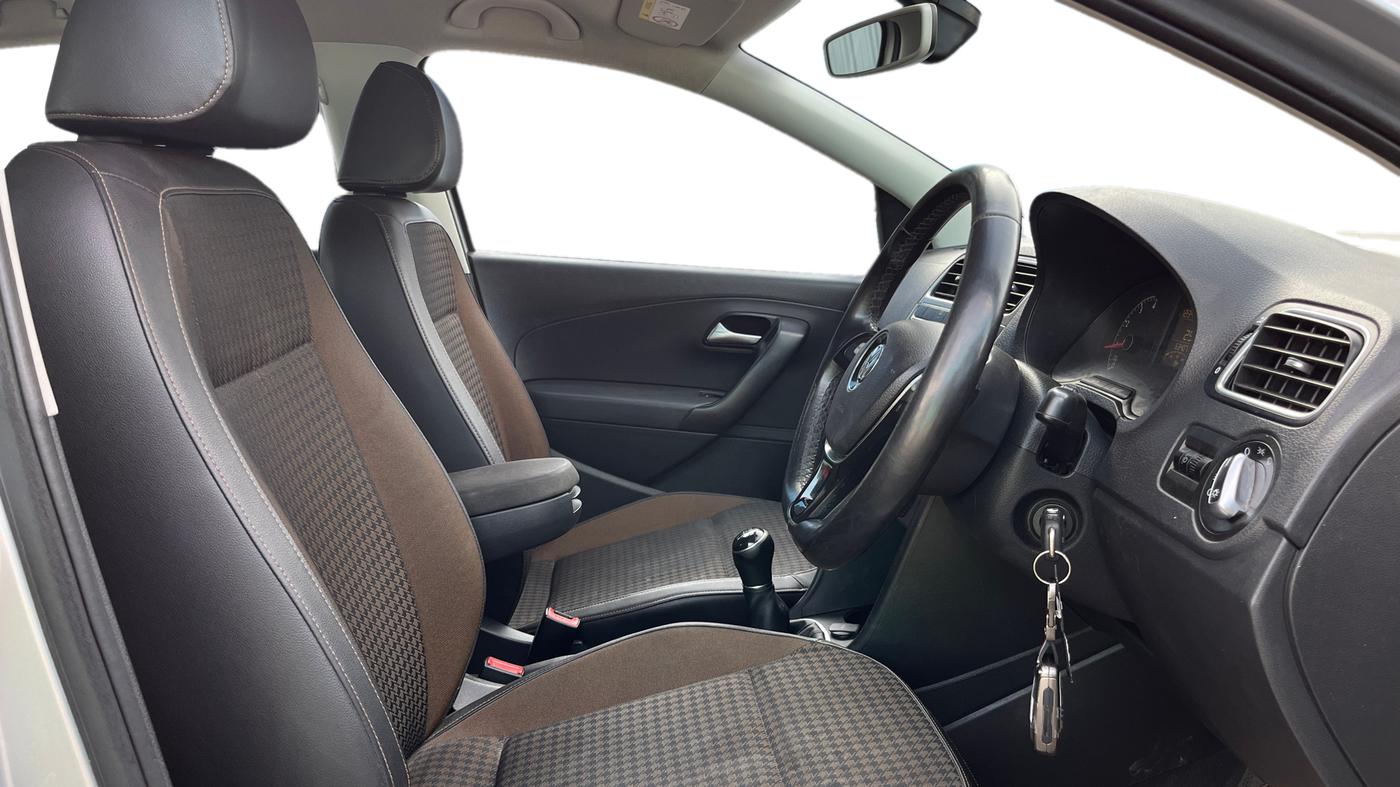 2018 Volkswagen Polo HIGHLINE1.2L, Petrol, Manual, 63,404 km, Right Side Front Door Cabin