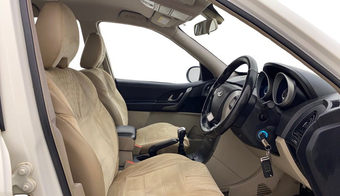 2017 Mahindra XUV500 W6, Diesel, Manual, 99,388 km, Right Side Front Door Cabin
