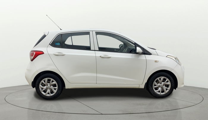 2017 Hyundai Grand i10 SPORTZ 1.2 KAPPA VTVT, Petrol, Manual, 1,04,654 km, Right Side View