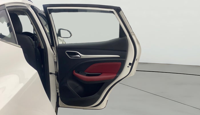 2022 MG ASTOR SAVVY 1.3 TURBO AT S RED, Petrol, Automatic, 17,450 km, RHS Rear Door