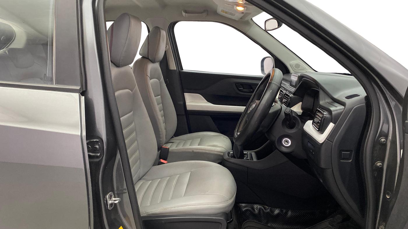 2022 Tata PUNCH PURE MT, Petrol, Manual, 72,712 km, Right Side Front Door Cabin