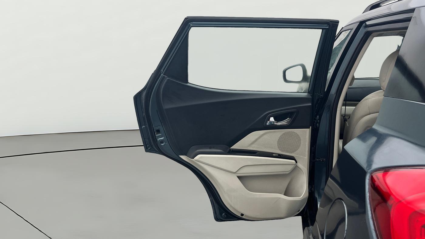 2023 Mahindra XUV300 W8 (O) 1.2 PETROL AMT, Petrol, Automatic, 35,603 km, LHS Rear Door