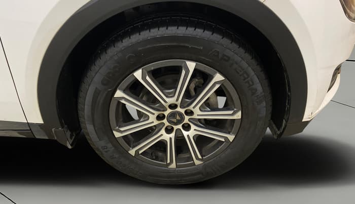 2024 Mahindra XUV700 AX 7 P AT 7 STR, Petrol, Automatic, 12,988 km, Right Front Wheel