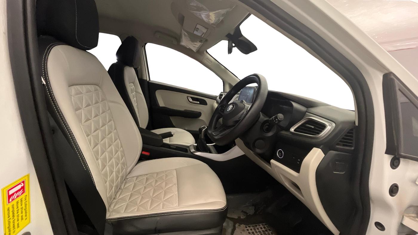 2024 Tata ALTROZ XZ CNG, CNG, Manual, 7,618 km, Right Side Front Door Cabin