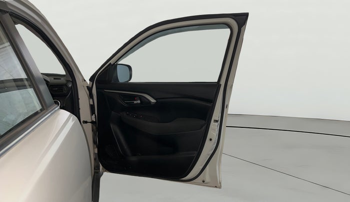 2024 Toyota URBAN CRUISER HYRYDER E NEO DRIVE, Petrol, Manual, 12,442 km, RHS Front Door