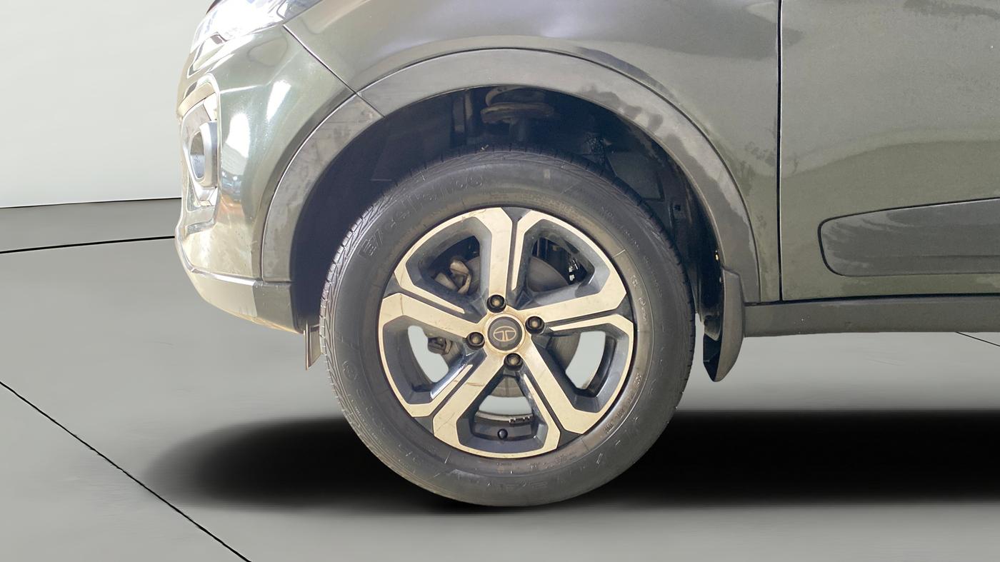 2022 Tata NEXON XZA PLUS PETROL, Petrol, Automatic, 23,976 km, Left Front Wheel