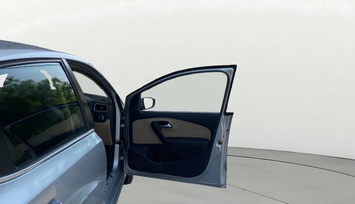 2017 Volkswagen Ameo HIGHLINE PLUS 1.5L AT 16 ALLOY, Diesel, Automatic, 1,06,109 km, RHS Front Door