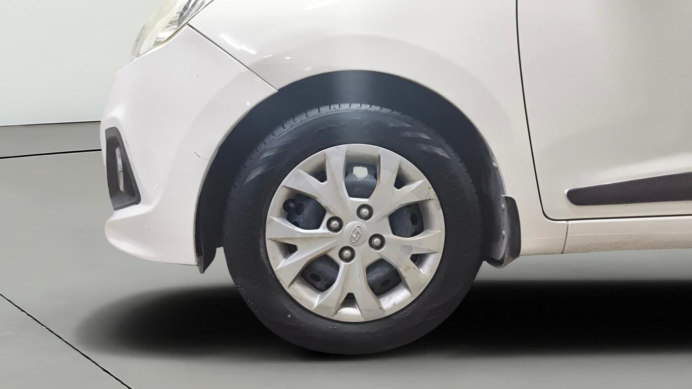 2015 Hyundai Grand i10 SPORTZ 1.2 KAPPA VTVT, Petrol, Manual, 27,417 km, Left Front Wheel