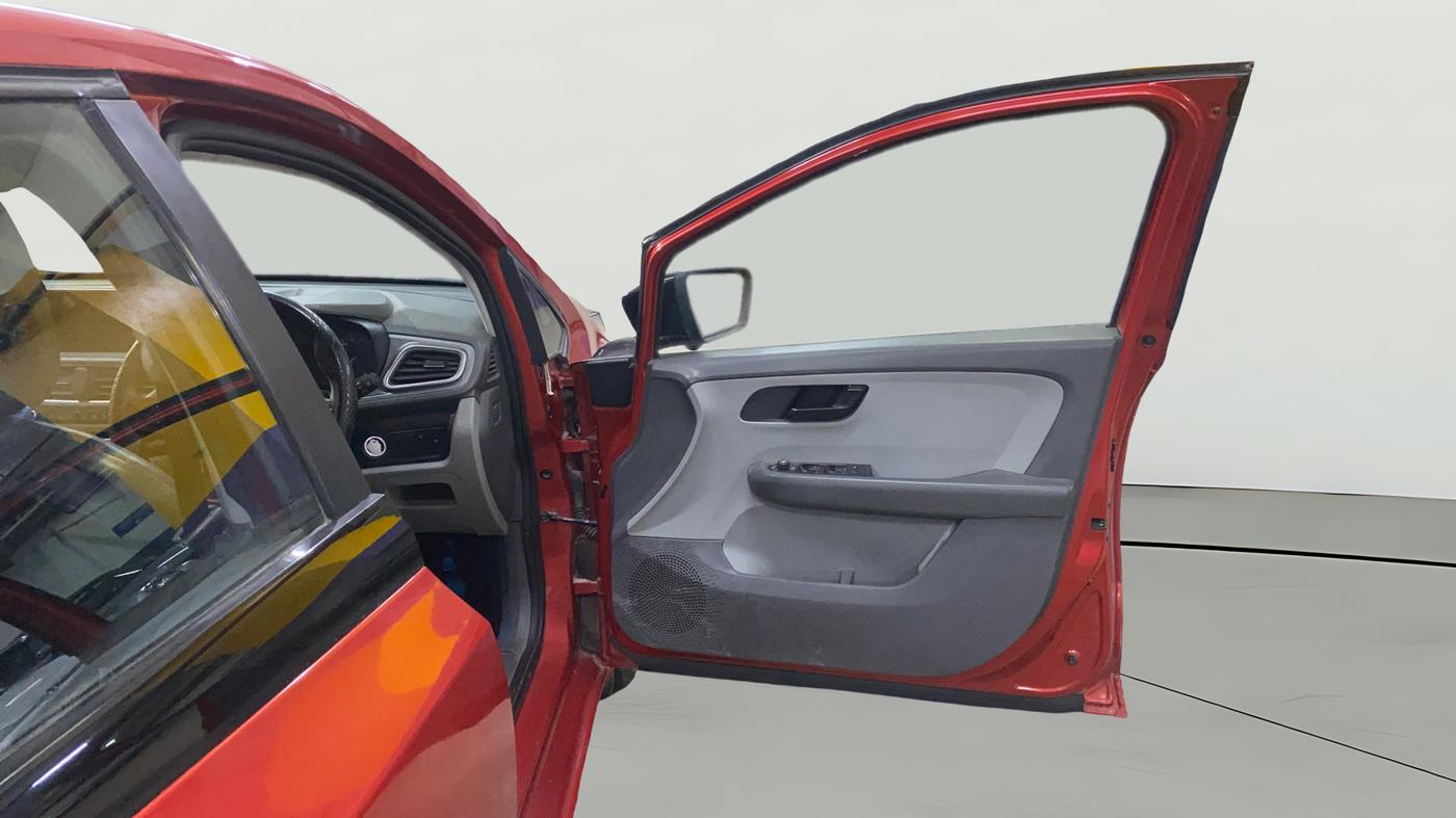 2020 Tata ALTROZ XT PETROL, Petrol, Manual, 68,396 km, RHS Front Door