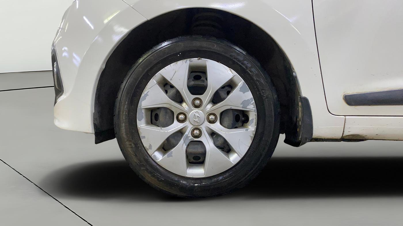 2015 Hyundai Xcent S 1.2, Petrol, Manual, 1,00,466 km, Left Front Wheel