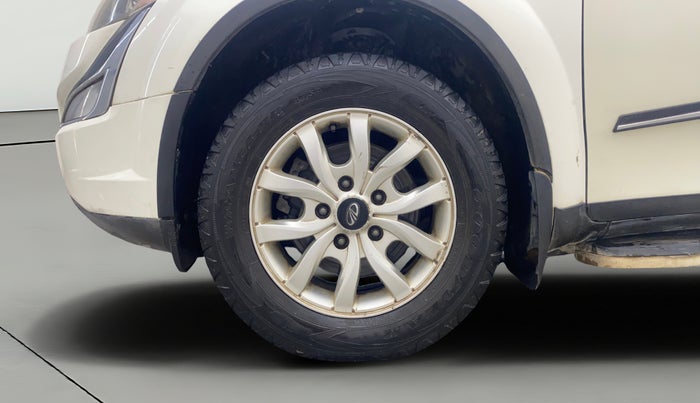 2016 Mahindra XUV500 W10 AT, Diesel, Automatic, 99,877 km, Left Front Wheel