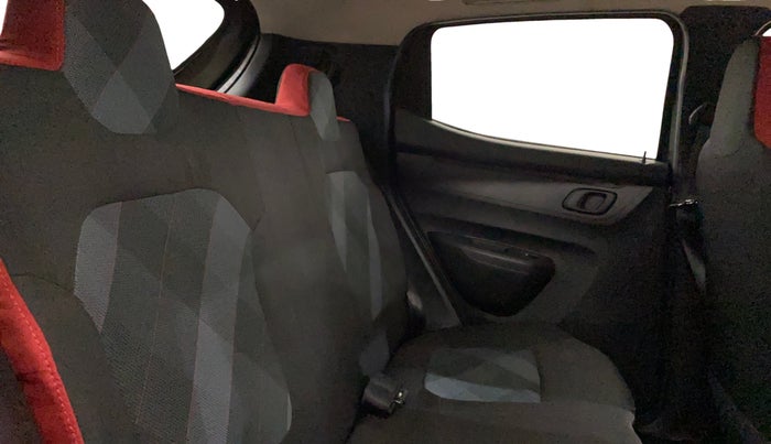 2022 Renault Kwid RXT 1.0 AMT (O), Petrol, Automatic, 31,346 km, Right Side Rear Door Cabin