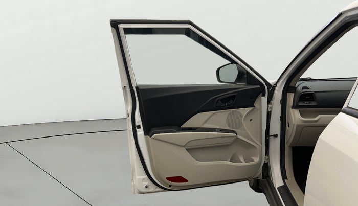 2023 Mahindra XUV300 W4 1.2 PETROL, Petrol, Manual, 35,728 km, LHS Front Door