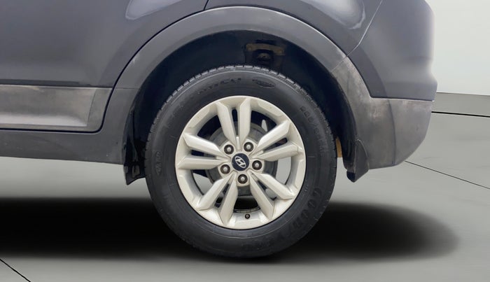 2016 Hyundai Creta SX PLUS 1.6 PETROL, Petrol, Manual, 1,19,767 km, Left Rear Wheel