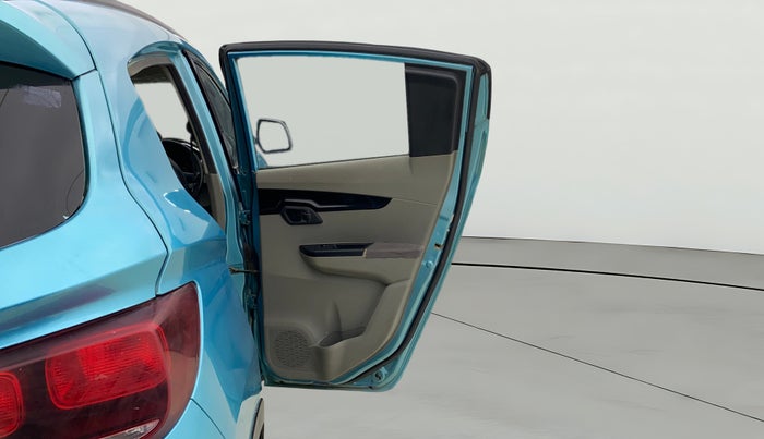 2016 Mahindra Kuv100 K6 5 STR, Petrol, Manual, 64,900 km, RHS Rear Door