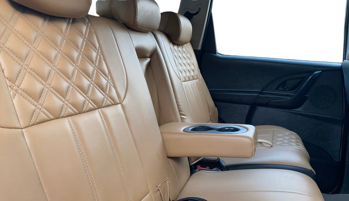 2019 Mahindra XUV500 W5, Diesel, Manual, 75,337 km, Right Side Rear Door Cabin