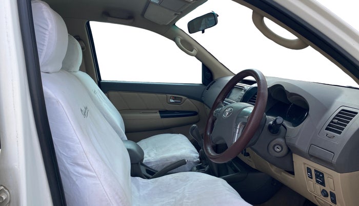 2013 Toyota Fortuner 3.0 4X4 MT, Diesel, Manual, 1,28,393 km, Right Side Front Door Cabin