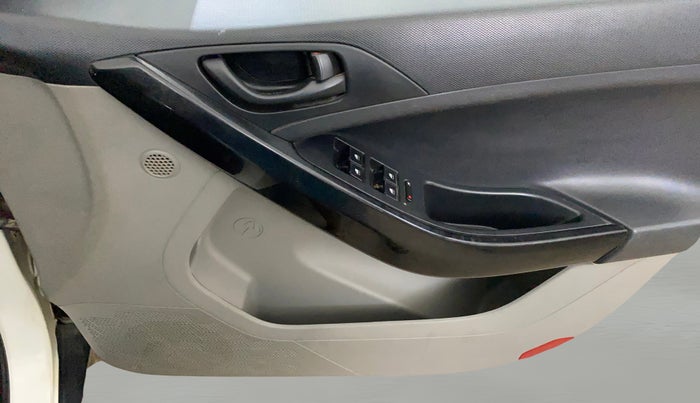 2018 Tata NEXON XM PETROL, Petrol, Manual, 29,037 km, Driver Side Door Panels Control