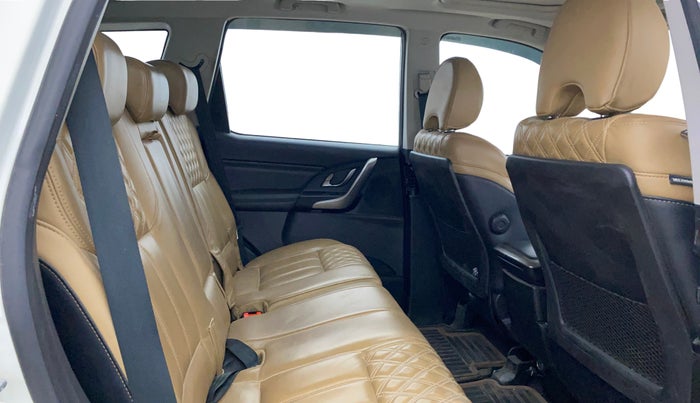 2019 Mahindra XUV500 W11 AT, Diesel, Automatic, 93,553 km, Right Side Rear Door Cabin