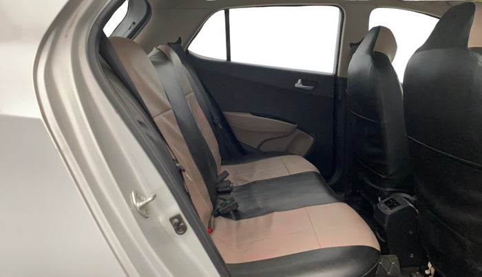 2016 Hyundai Grand i10 SPORTZ 1.2 KAPPA VTVT, Petrol, Manual, 35,902 km, Right Side Rear Door Cabin