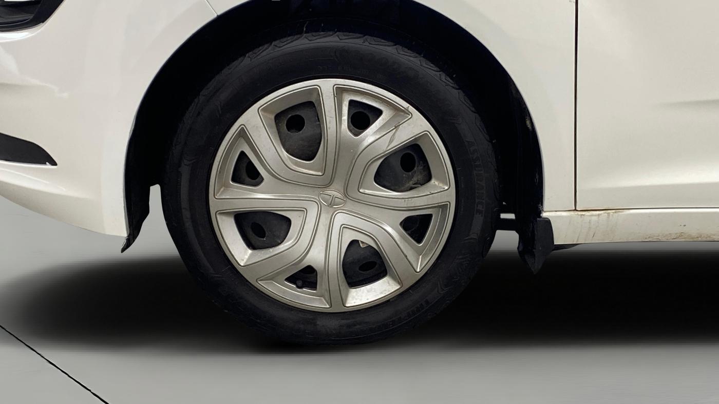 2023 Tata ALTROZ XM PLUS PETROL, Petrol, Manual, 8,809 km, Left Front Wheel