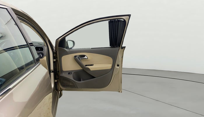 2016 Volkswagen Vento HIGHLINE 1.6 MPI, Petrol, Manual, 1,02,598 km, RHS Front Door