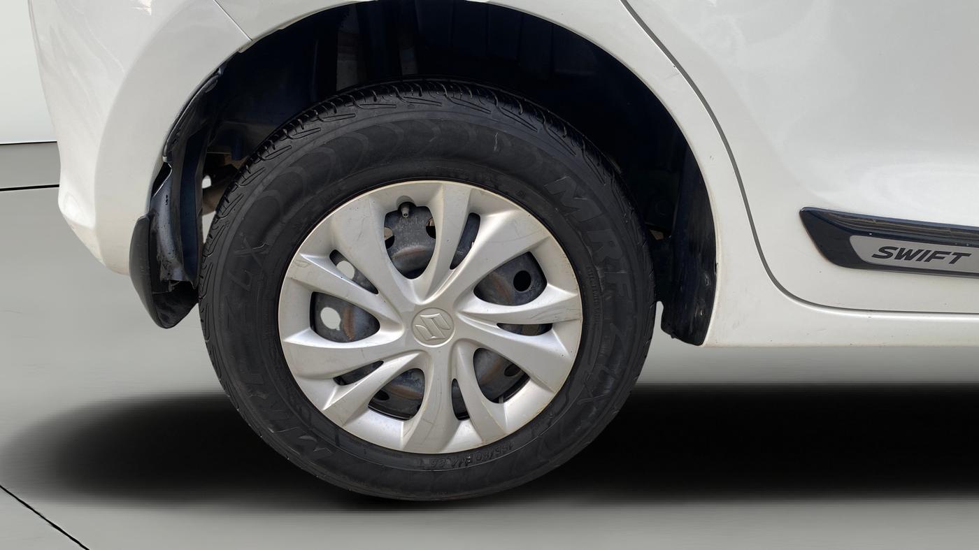2020 Maruti Swift VXI, Petrol, Manual, 83,217 km, Right Rear Wheel
